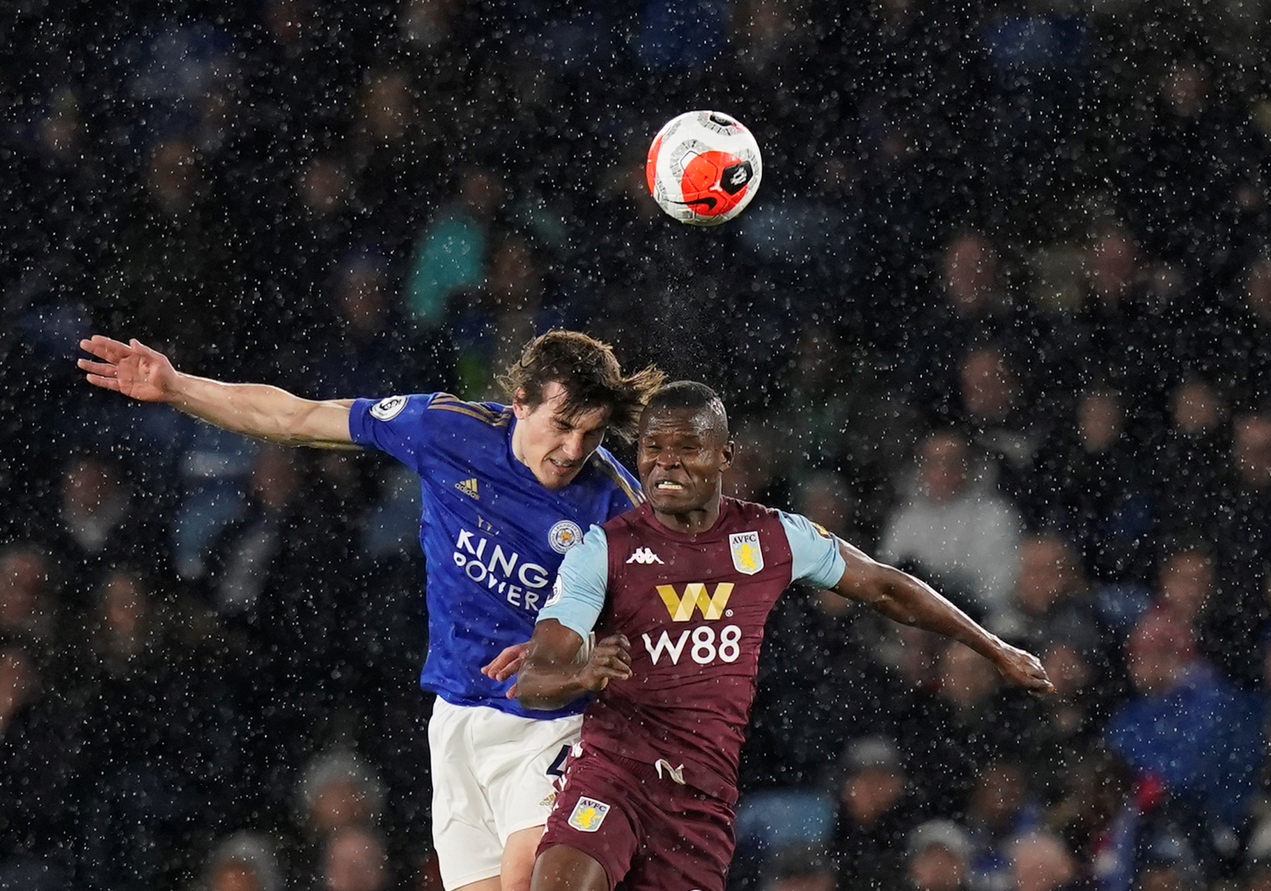 色表现而闻 色表现而闻